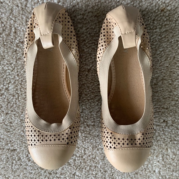 Old navy ballet flats - Picture 1 of 4